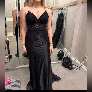 Elegant Black Lace Evening Gown